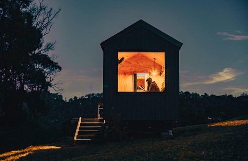 Beaumont Maison | Cosy Off-Grid Cabin in Kangaroo Valley - Gustavo