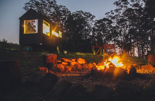 Beaumont Maison | Cosy Off-Grid Cabin in Kangaroo Valley - Miguel