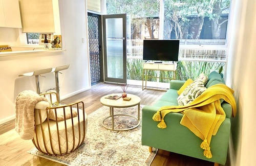 St. Kilda East Appartement | Cosy one bedroom apartment in Windsor in a quiet street. Pet friendly