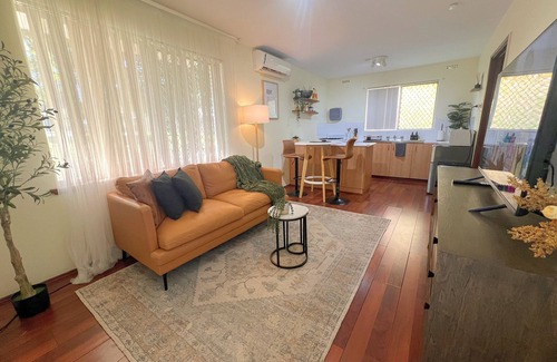 East Victoria Park Appartement | Cosy & Private, Walk to East Vic Park