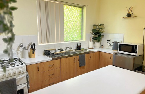 East Victoria Park Appartement | Cosy & Private, Walk to East Vic Park