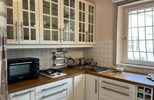 Eygalieres Maison | Cosy retreat in Eygalieres with artist studio. Walking distance to the village