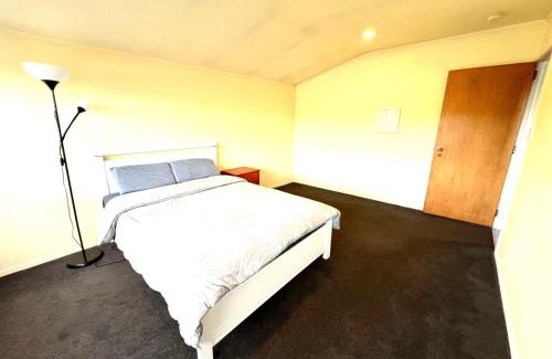 Mairangi Bay Maison | Cosy Retreat Near Mairangi Bay