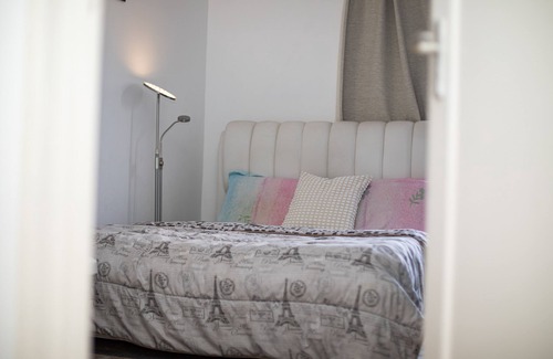 Anderlecht Lit Et Petit-Déjeuner | Cosy Room in a Beautiful Apartment