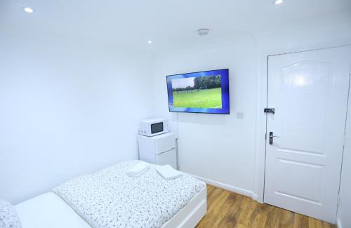 Thamesmead East Appartement | Cosy Room with en-suite bathroom and shared kitchen