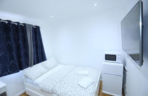 Thamesmead East Appartement | Cosy Room with en-suite bathroom and shared kitchen