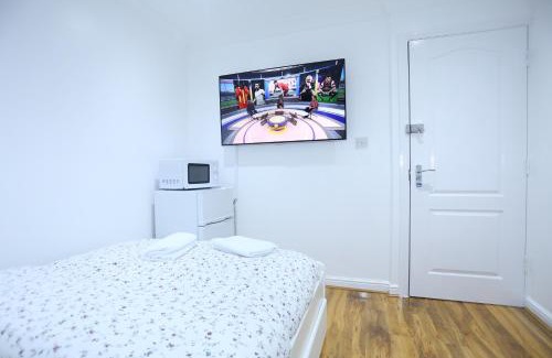Thamesmead East Appartement | Cosy Room with en-suite bathroom and shared kitchen