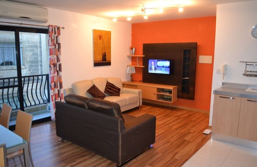 Msida Appartement | Cosy room with private bathroom in central modern apartment