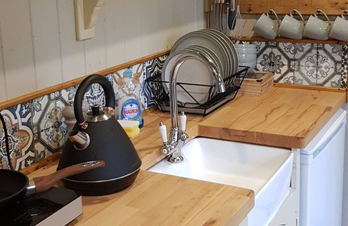 Cleeve Cabine | Cosy Shepherd's Hut perfect for couples in the heart of North Somerset.