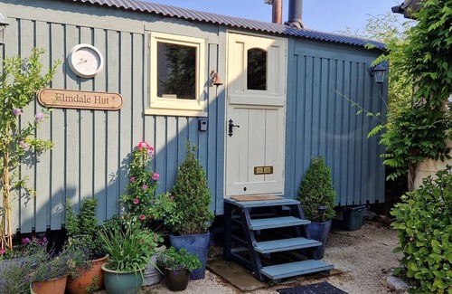 Cleeve Cabine | Cosy Shepherd's Hut perfect for couples in the heart of North Somerset.