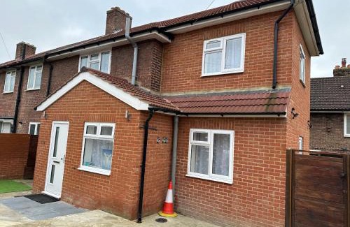 Downham Maison | Cosy Smart/Small Double Room in Keedonwood Road Bromley