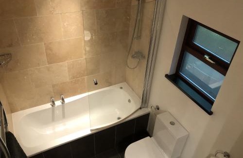 Coalpit Heath Maison | Cosy South Gloucestershire Cabin Retreat