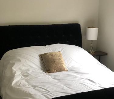 Coalpit Heath Maison | Cosy South Gloucestershire Cabin Retreat