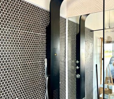 Albi Appartement | Cosy studio - Baignoire balnéo et Clim