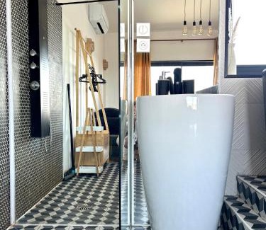 Albi Appartement | Cosy studio - Baignoire balnéo et Clim