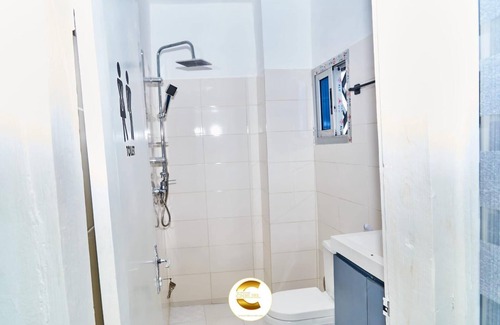 Yamoussoukro Appartement | Cosy studio in a mini-complex with swimming pool close to amenities.