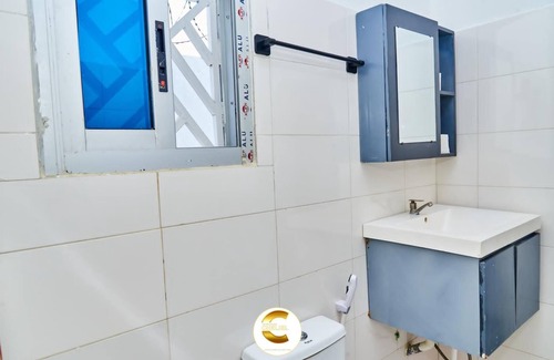Yamoussoukro Appartement | Cosy studio in a mini-complex with swimming pool close to amenities.