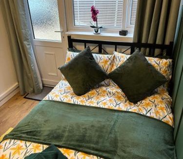 Bromsgrove Appartement | Cosy Studio Near Park and Town