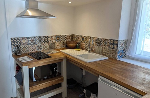 Arles-sur-Tech Appartement | Cosy studio nestled in the forest with wood-fired hot tub