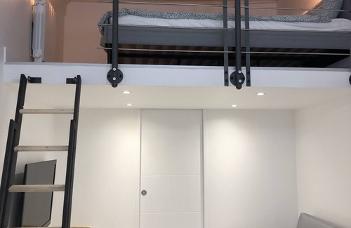 1st Arrondissement Appartement | Studio chaleureux rénové à neuf à Lyon 1er à proximité immédiate Place Rouville