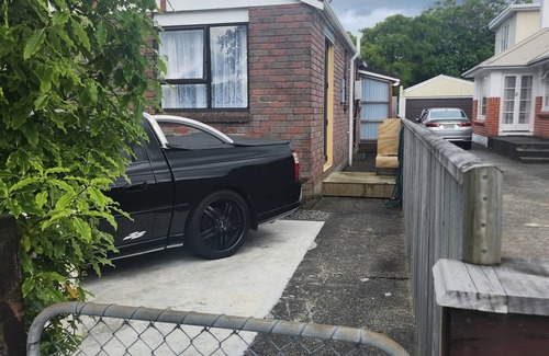Upper Hutt Appartement | Cosy studio walking distance to shops rails. 45 minutes from the city