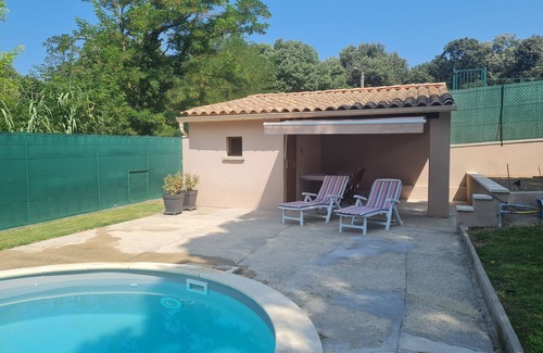 Bollene Appartement | Cosy studio with pool