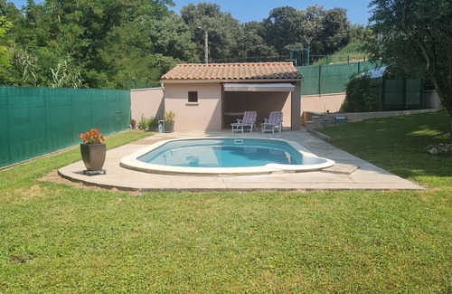 Bollene Appartement | Cosy studio with pool