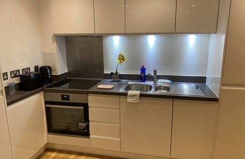 Loxford Appartement | Cosy Stunning two Bed Apartment With Balcony