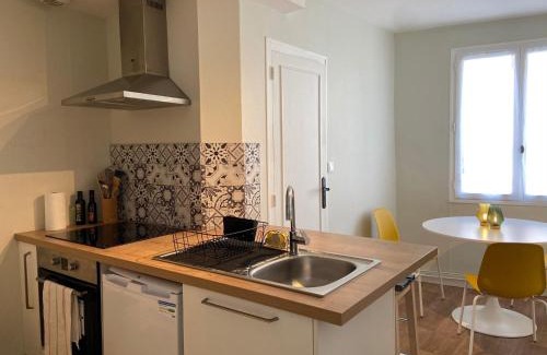 Chateau-Renault Appartement | Cosy T1 ! Proche commerces et axes routiers