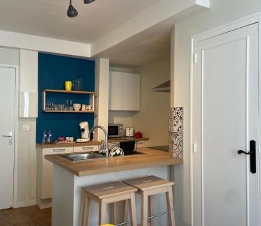 Chateau-Renault Appartement | Cosy T1 ! Proche commerces et axes routiers