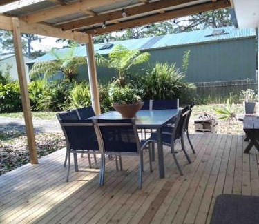 Cudmirrah Maison | Cosy two bedroom bungalow close to lake and ocean
