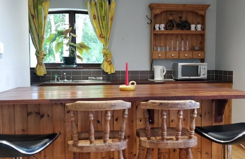 Tuamgraney Maison | Cosy two bedroom lodge on the edge of Raheen Woods