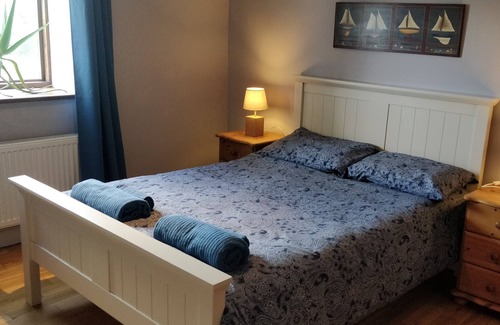 Tuamgraney Maison | Cosy two bedroom lodge on the edge of Raheen Woods
