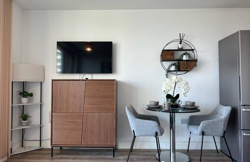 Bromley South Appartement | Cosy Urban Retreat in Bow - A stones throw from Bromley-By-Bow station!