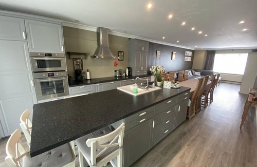 Heers Maison | Cosy Vacation Home for 8 Persons