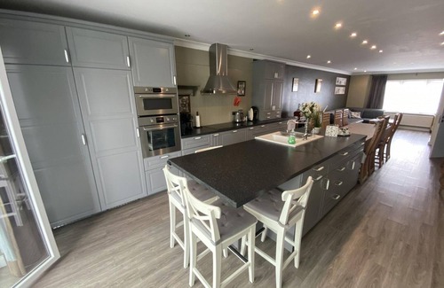 Heers Maison | Cosy Vacation Home for 8 Persons