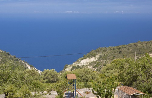 Lefkas Villa | Villa familiale confortable avec vue sur la mer Ionienne à couper le souffl