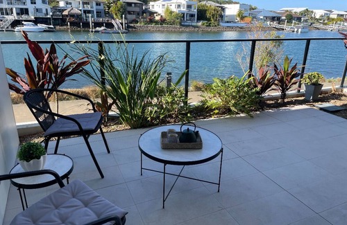 Gold Coast Villa | Cosy water front Villa in Hope Island