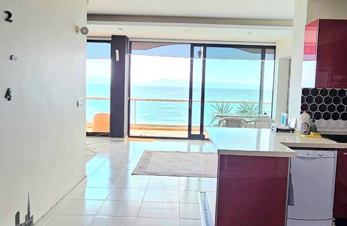 Kusadasi City Centre Appartement | Cosy Waterfront apartment in the city center with sea view