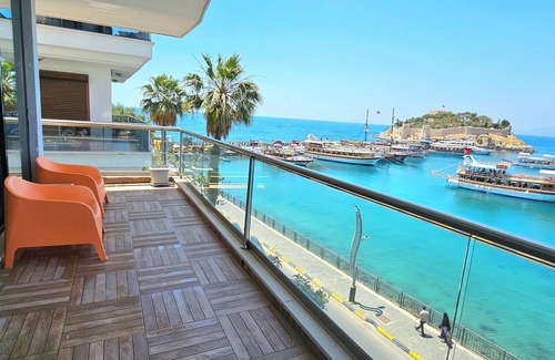 Kusadasi City Centre Appartement | Cosy Waterfront apartment in the city center with sea view