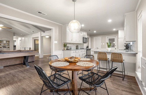 Rowlett Maison | Cosy Waterfront Home