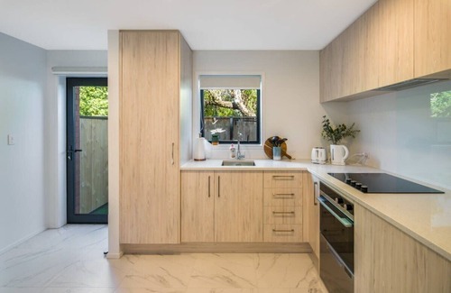 Lower Hutt Maison | Cosy Wellington Escape | Near Taita Train Station