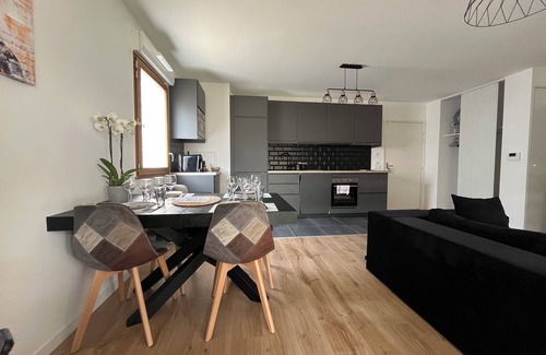 Magny-le-Hongre Appartement | Cosygreen77 -Disneyland à 7mn voiture avec terrasse, jardin et place de parking