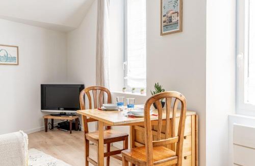 Pont Rousseau Appartement | CosyRez - Wifi, Central, Calme