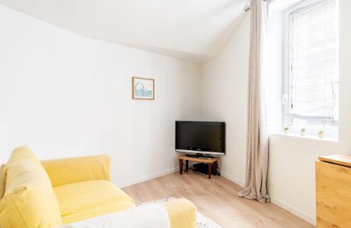 Pont Rousseau Appartement | CosyRez - Wifi, Central, Calme