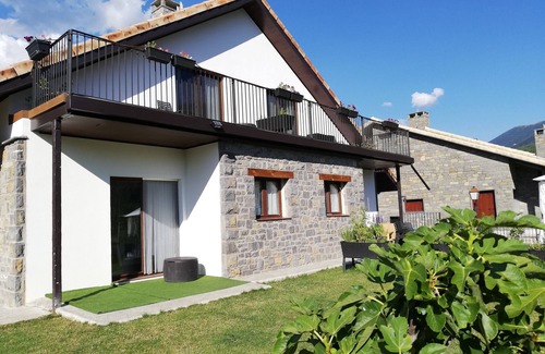 Gavin Maison | Cotefablo House. Ara accommodation. Gavín (Biescas)