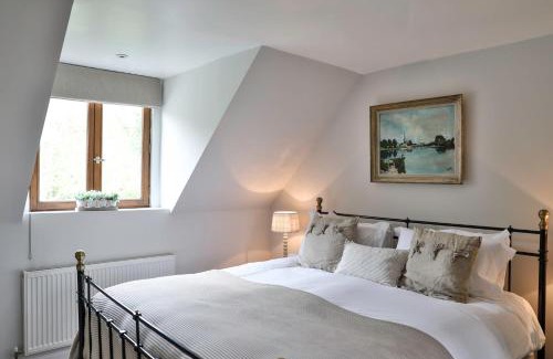 Cheltenham Maison | Cotswold Luxury Coach House - ideal for couples, w/EV charging