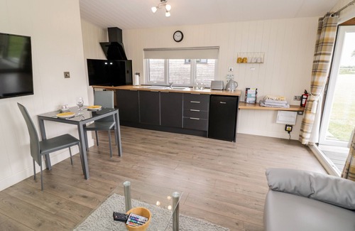 Bretforton Cottage | COTSWOLD VIEW 3, romantic, character holiday cottage in Honeybourne
