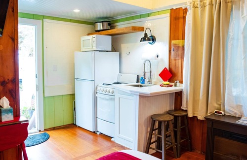 Wolfeboro Cottage | Cottage 1-2 - Year Round Pet Friendly - 2 Bedroom / 1 Bath End Unit