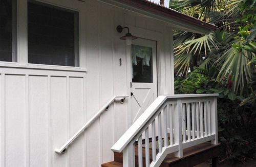Wainiha Maison | Votre chalet privé en bord de mer au paradis! Cottage # 1 Plumeria TVNC # 1045